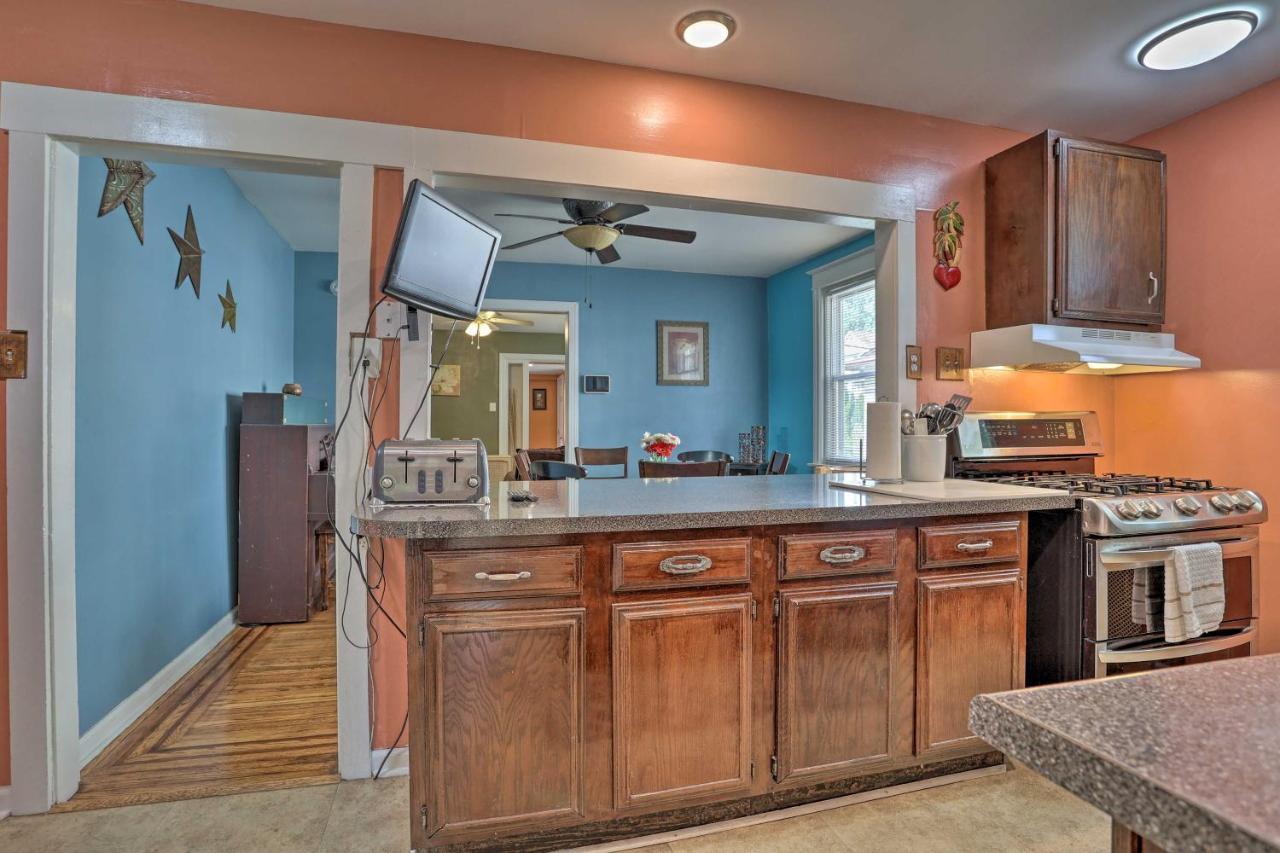 Suburban With Backyard Patio Less Than 7 Miles To Dtwn!