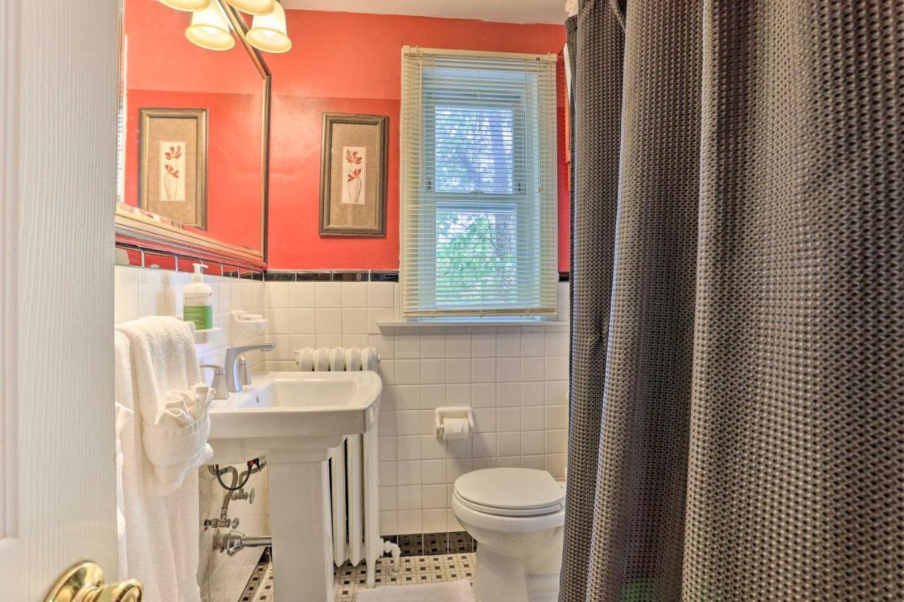 Holiday home Suburban With Backyard Patio Less Than 7 Miles To Dtwn! *