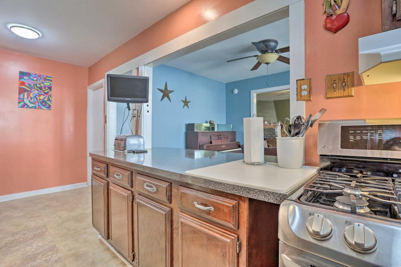 Holiday home Suburban With Backyard Patio Less Than 7 Miles To Dtwn!