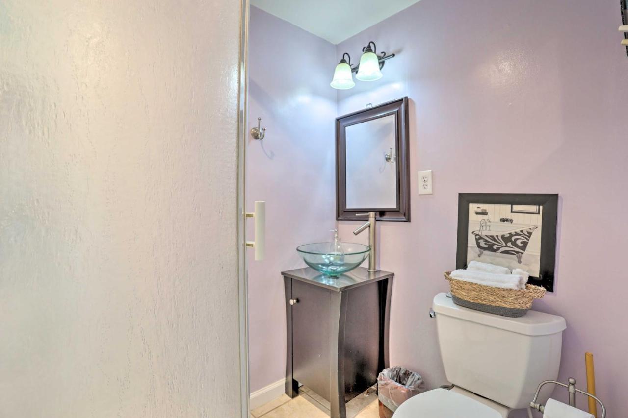 Holiday home Suburban With Backyard Patio Less Than 7 Miles To Dtwn! *